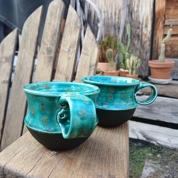 Set Of 2 Studio Pottery Mugs - Picture 2 of 8